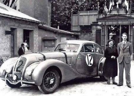 Soltan Hay et sa Bentley Steamline Embiricos lors de l’édition 1950