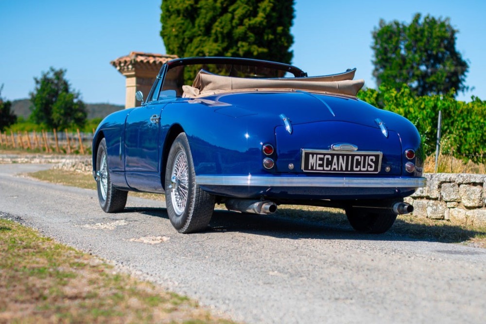 Aston Martin DB2 DHC Vantage